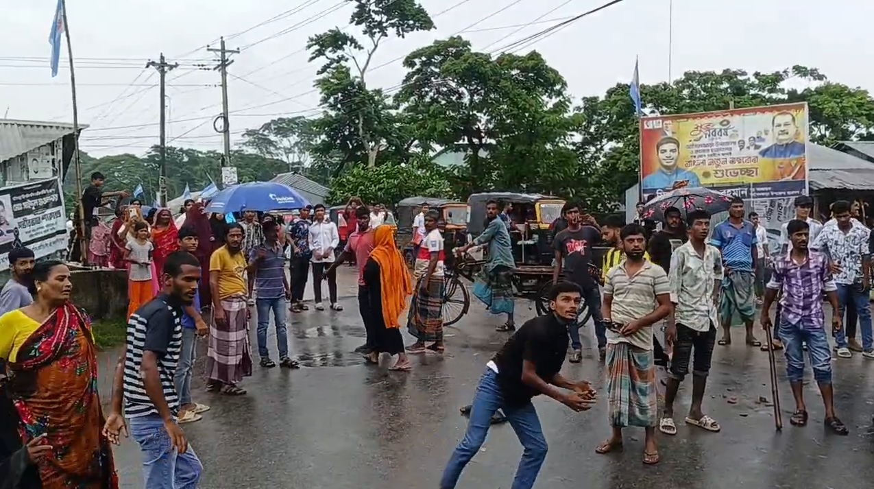 বরিশালে আসামি ছিনিয়ে নিতে থানায় হামলা-ভাঙচুর